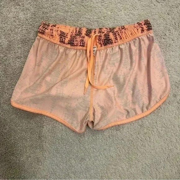 Small UNDER ARMOUR ABSTRACT ATHLETIC SHORTS ORANGE & BLACK HEAT GEAR - Picture 10 of 12